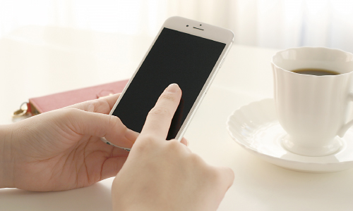 【ハンドケアコラム】 衝撃！スマホで指が荒れる！？（2019/12/24更新）