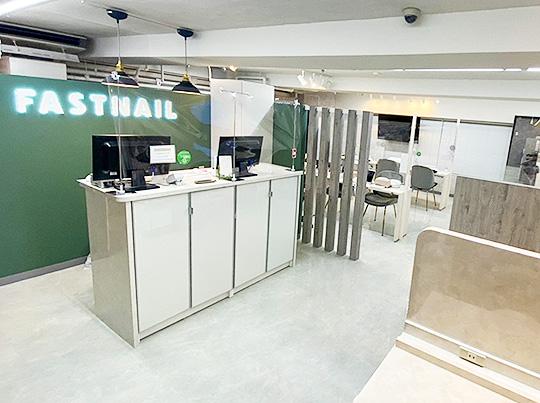 FASTNAIL 大阪梅田店のサロンの様子