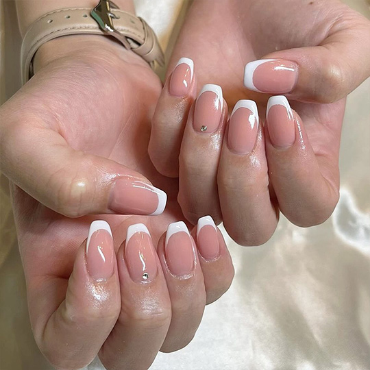 王道フレンチ×バレリーナネイルのデザイン