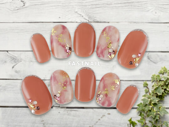 金箔を使ったピンクネイル